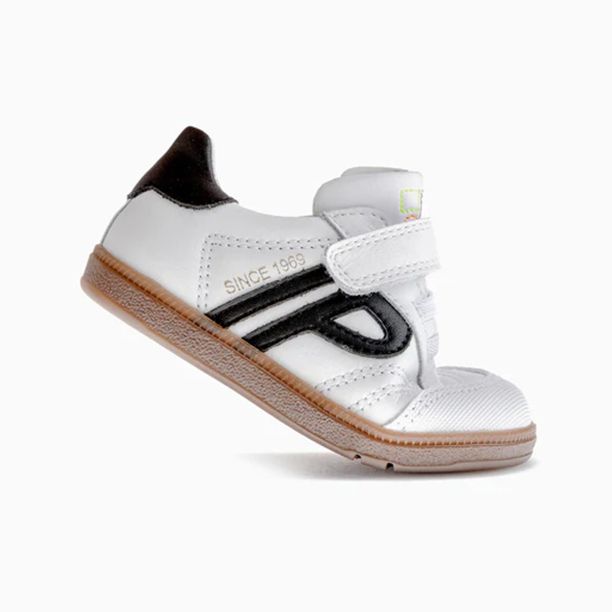 PLUS SNEAKERS