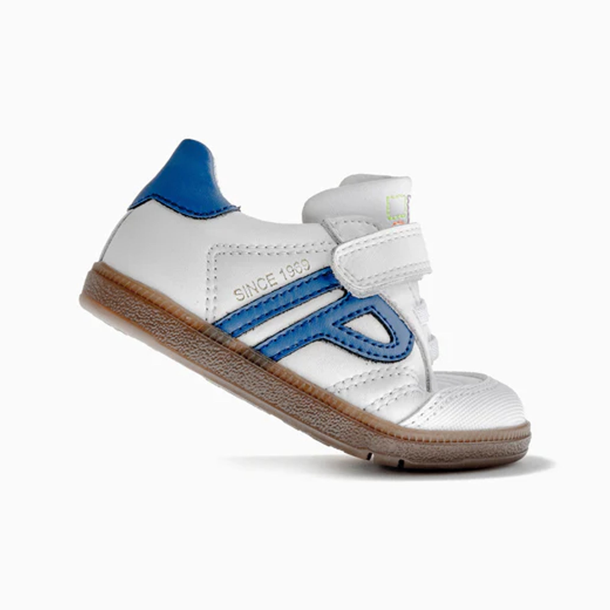 PLUS SNEAKERS