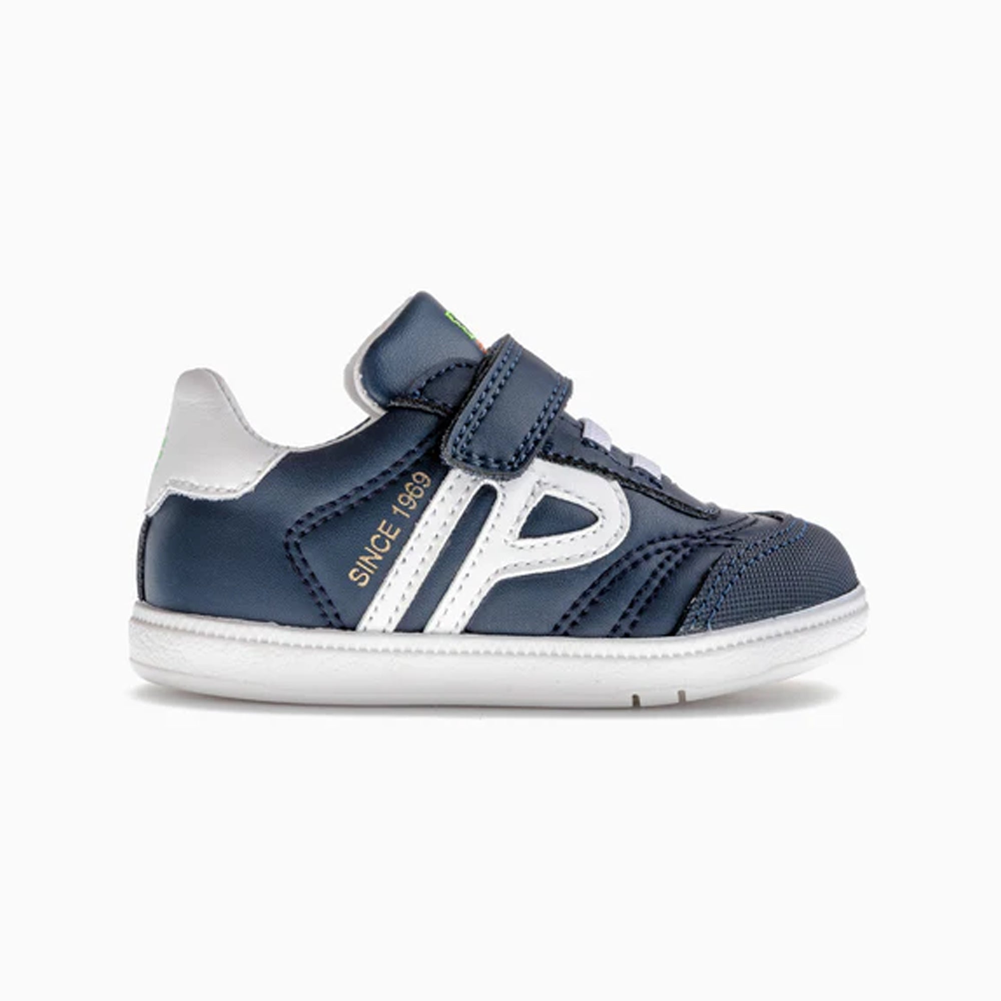 PLUS SNEAKRS