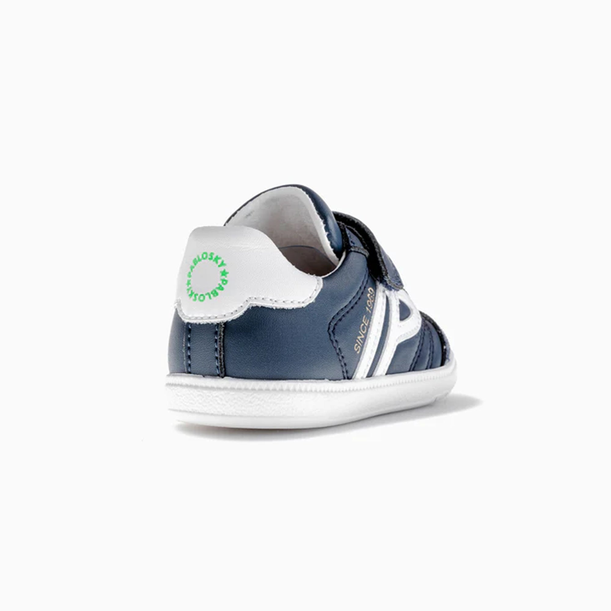 PLUS SNEAKRS