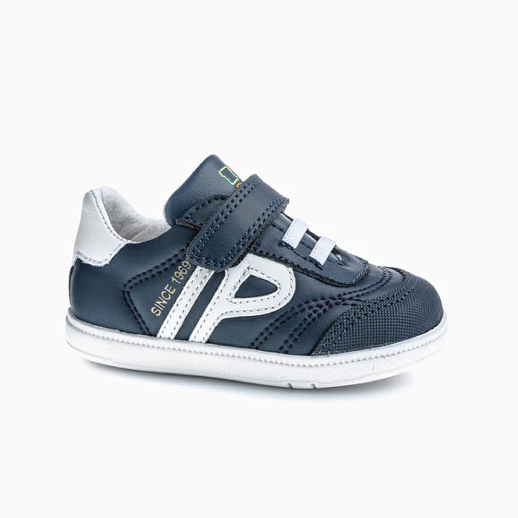 PLUS SNEAKRS