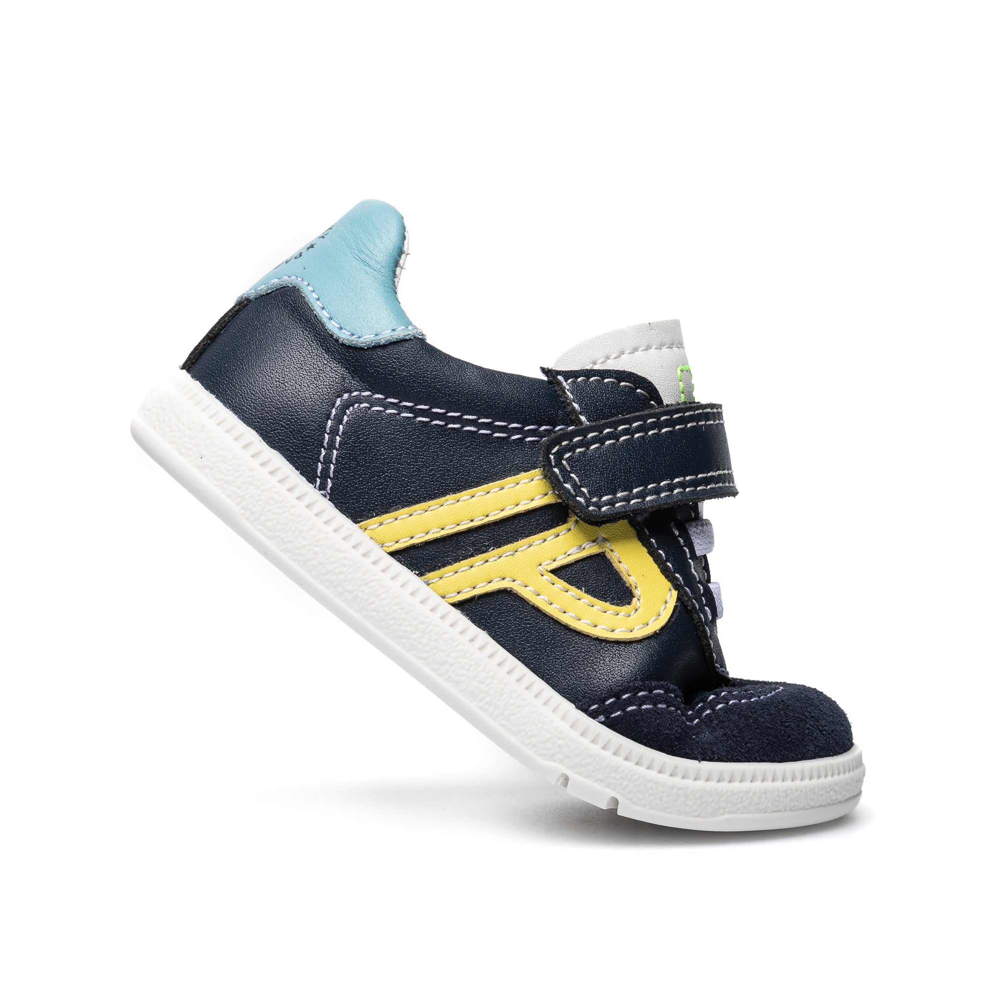 PLUS SNEAKERS
