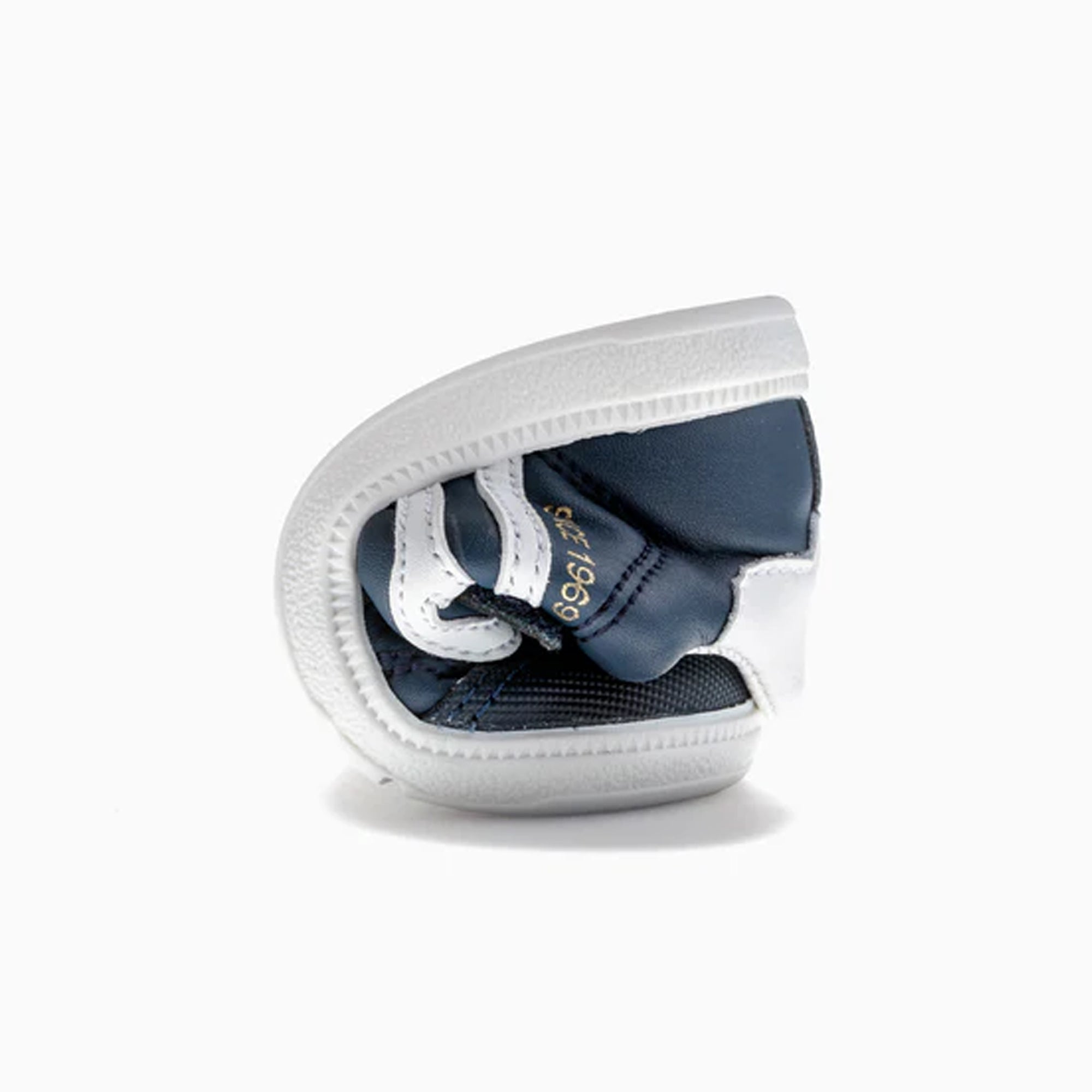 PLUS SNEAKRS