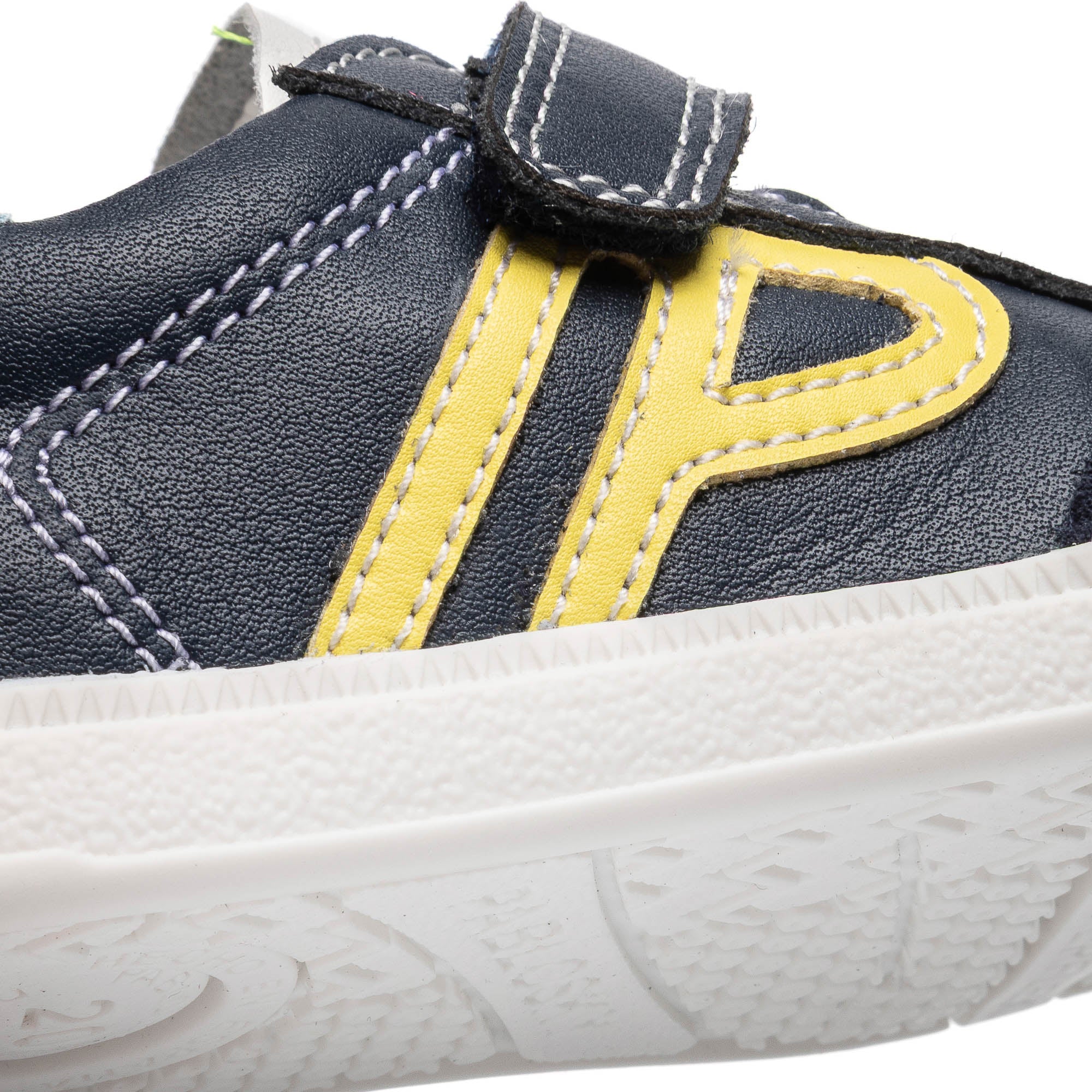 PLUS SNEAKERS